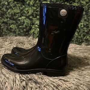 UGG Shaye Glossed Rain Boots size 9 Black EUC